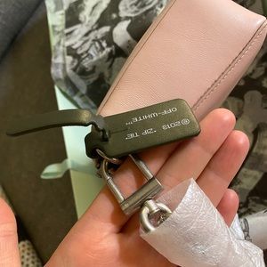 Off -White burrow zipped pouch pink